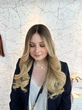 Lade das Bild in den Galerie-Viewer, Adriana