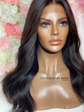 Lade das Bild in den Galerie-Viewer, Thresia