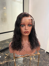 Lade das Bild in den Galerie-Viewer, Linda