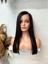 Lade das Bild in den Galerie-Viewer, Samira