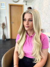 Lade das Bild in den Galerie-Viewer, Barbie