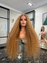 Lade das Bild in den Galerie-Viewer, Tyla