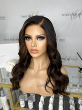 Lade das Bild in den Galerie-Viewer, Cynthia