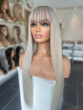 Lade das Bild in den Galerie-Viewer, Kylie