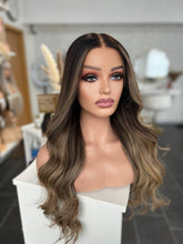 Lade das Bild in den Galerie-Viewer, Beyonce