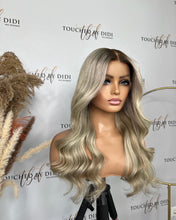 Lade das Bild in den Galerie-Viewer, Josie