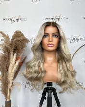 Lade das Bild in den Galerie-Viewer, Josie