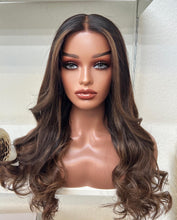 Lade das Bild in den Galerie-Viewer, Sharon