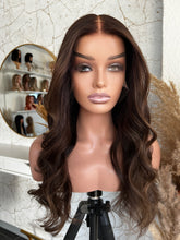 Lade das Bild in den Galerie-Viewer, Noella